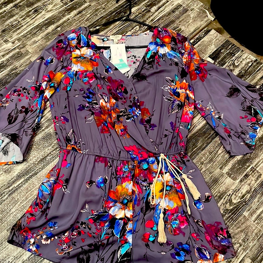 NWT!! Shorts romper gray with flower print.